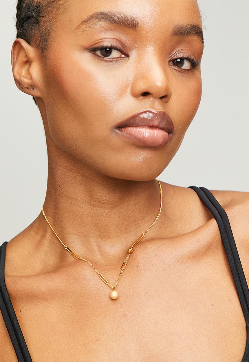 Zoe on Trend - Stylish Designer Necklace - Gold