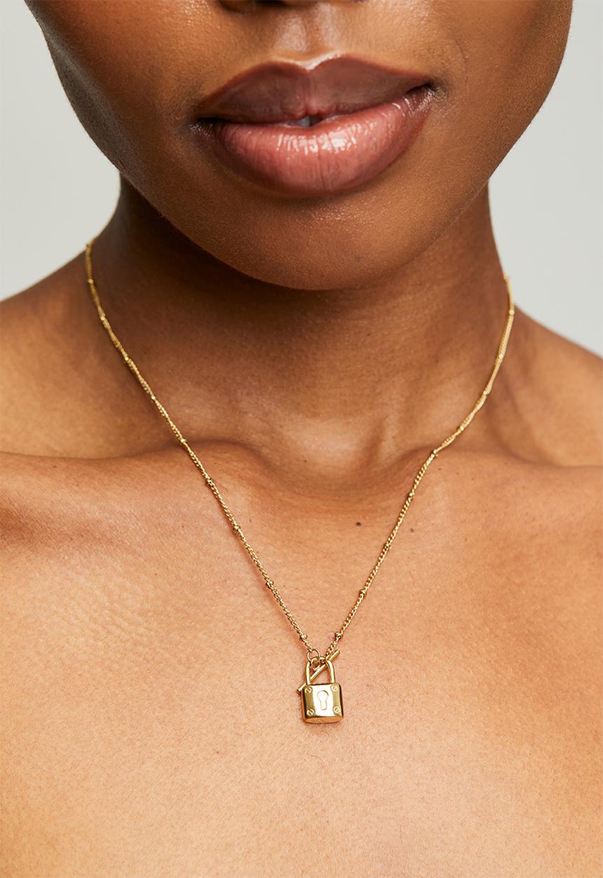 Zoe on Trend - Funky Padlock Design Necklace - Gold