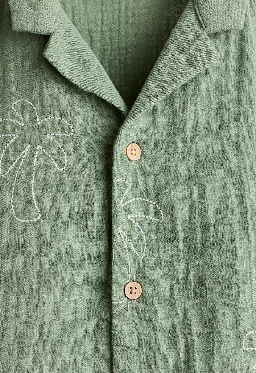 H&M - Embroidered muslin resort shirt - green/palm trees