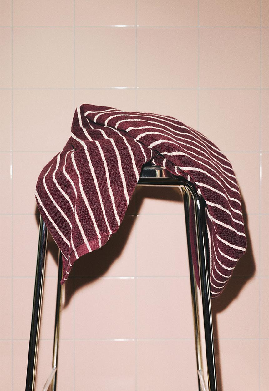H&M - Striped bath towel  - burgundy/light pink striped