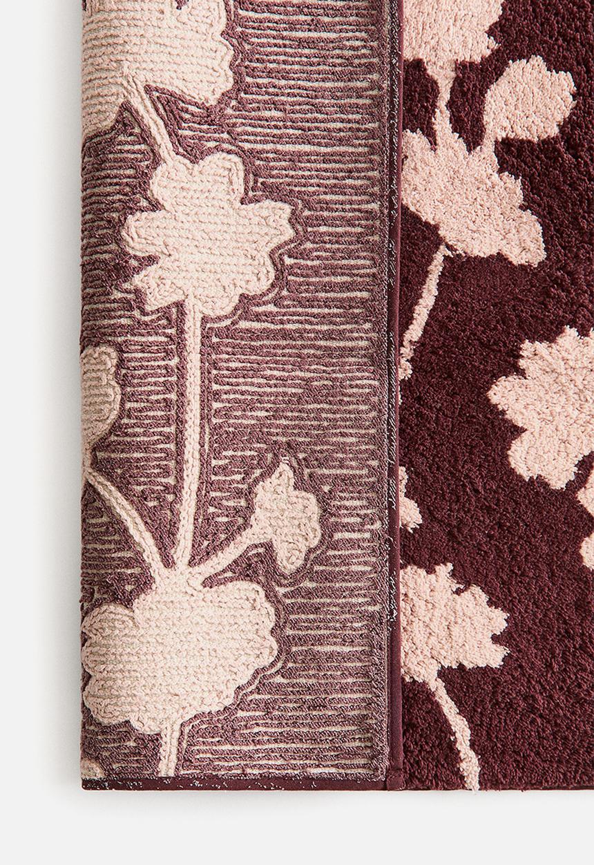 H&M - Tufted cotton bath mat - burgundy/light pink