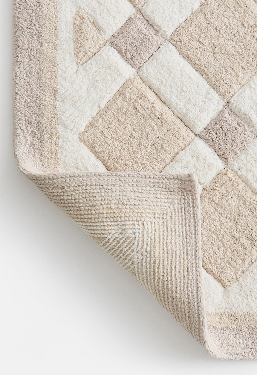 H&M - Tufted cotton bath mat - beige/white