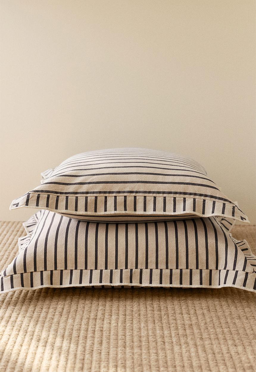 H&M - Linen-blend cushion cover - light beige/striped