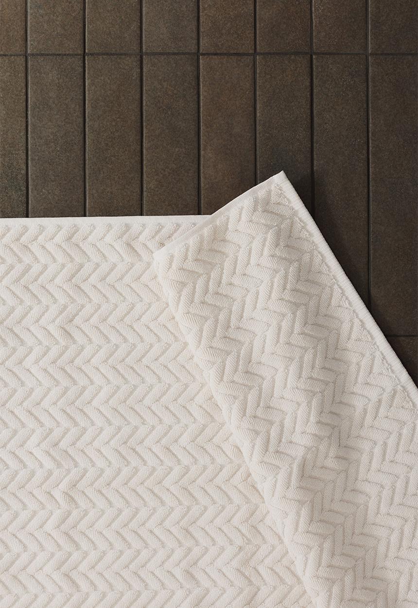 H&M - Textured bath mat - cream