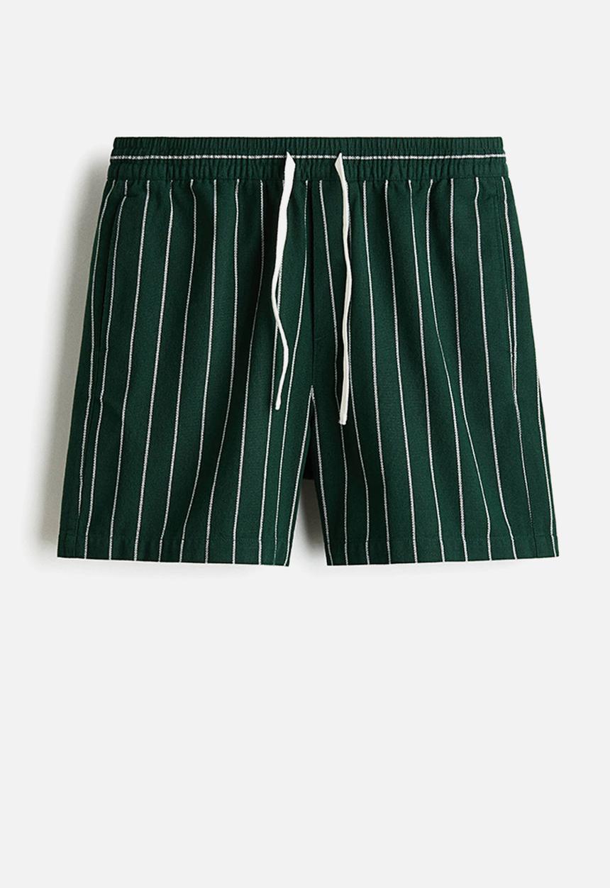 H&M - Regular fit shorts - dark green/striped