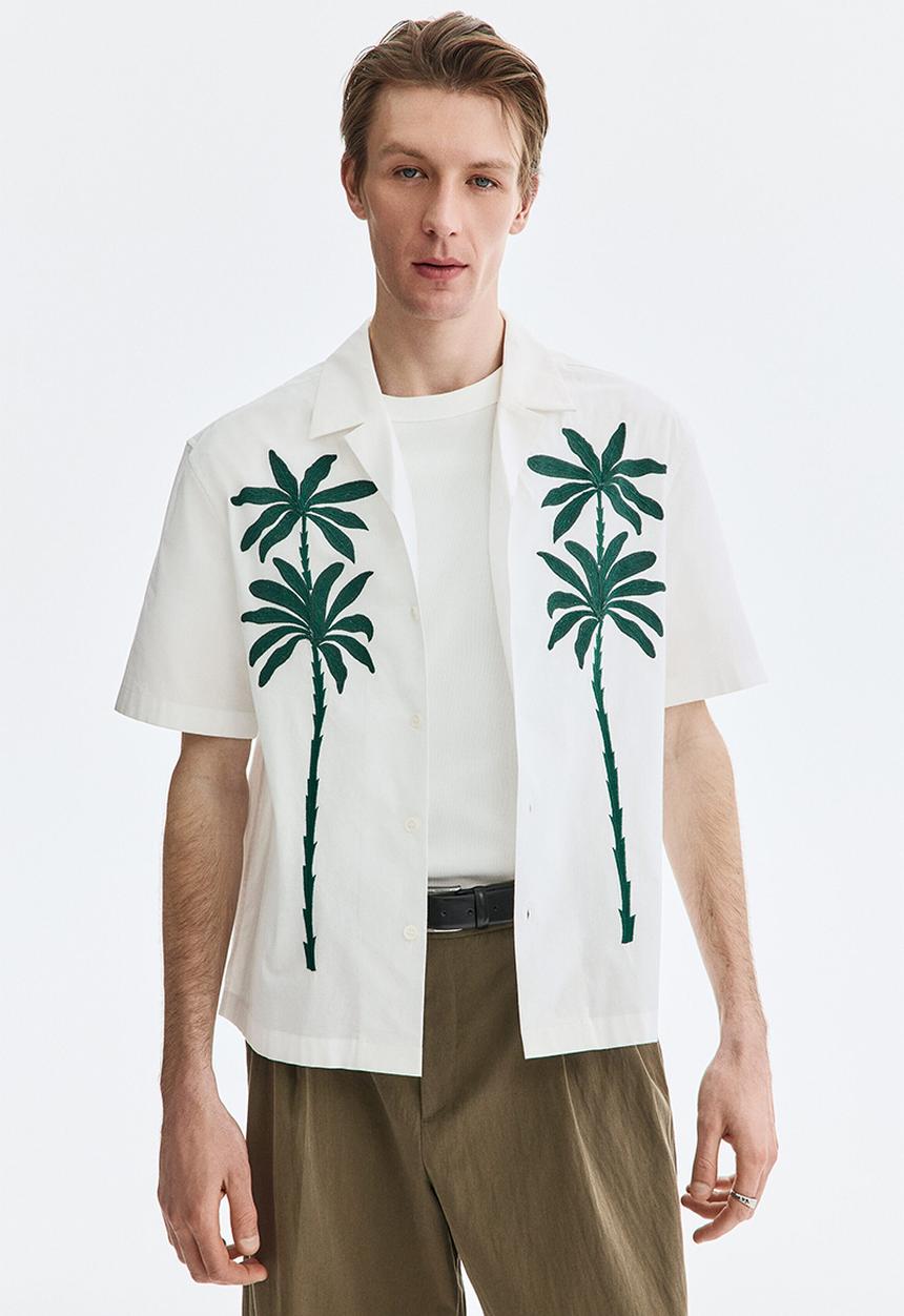 H&M - Relaxed fit embroidered-motif resort shirt - white/palm trees