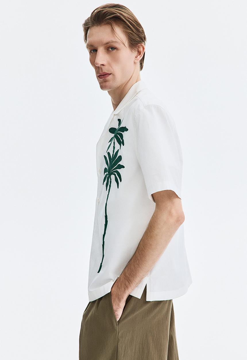 H&M - Relaxed fit embroidered-motif resort shirt - white/palm trees