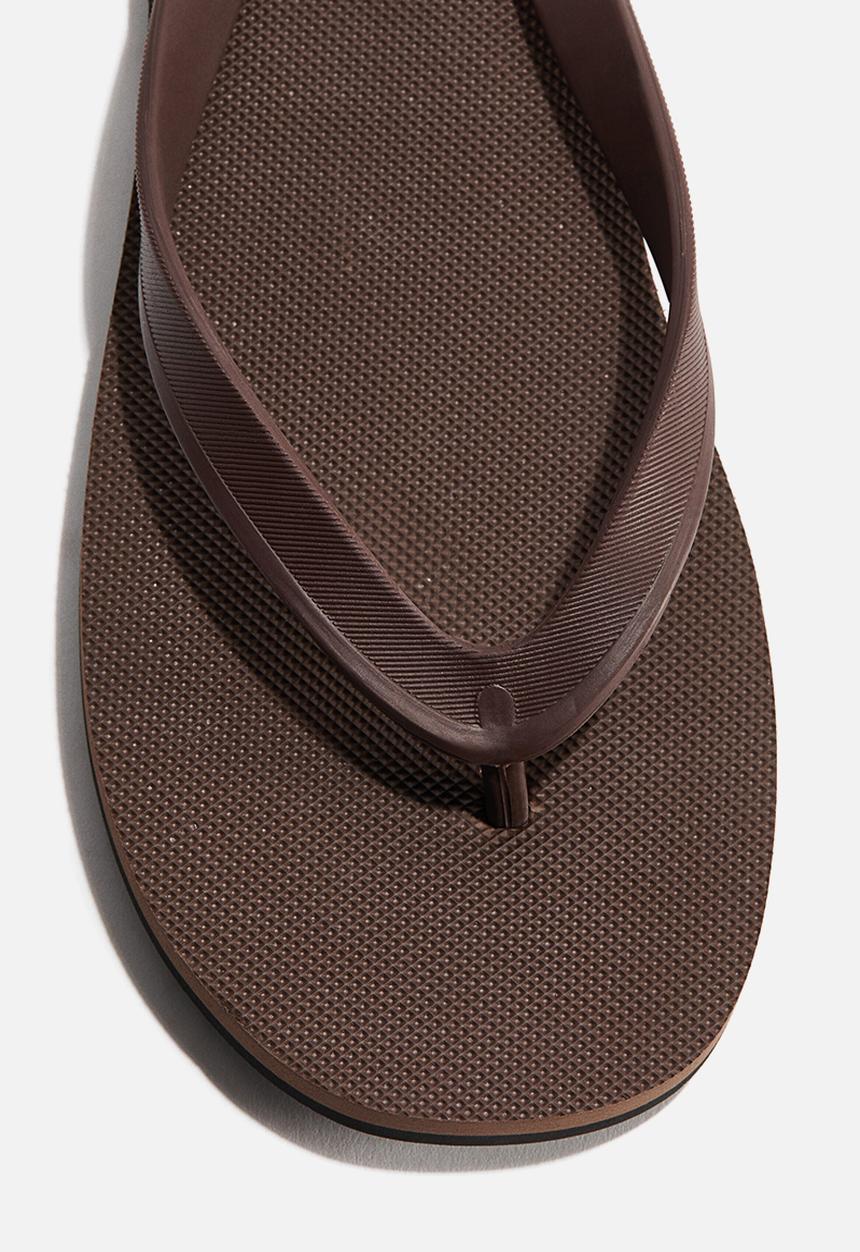 H&M - Rubber flip flops - dark brown