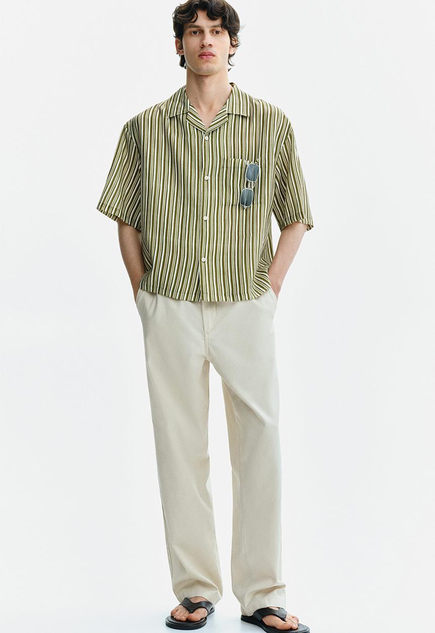 H&M - Relaxed fit resort shirt - dark khaki green/striped