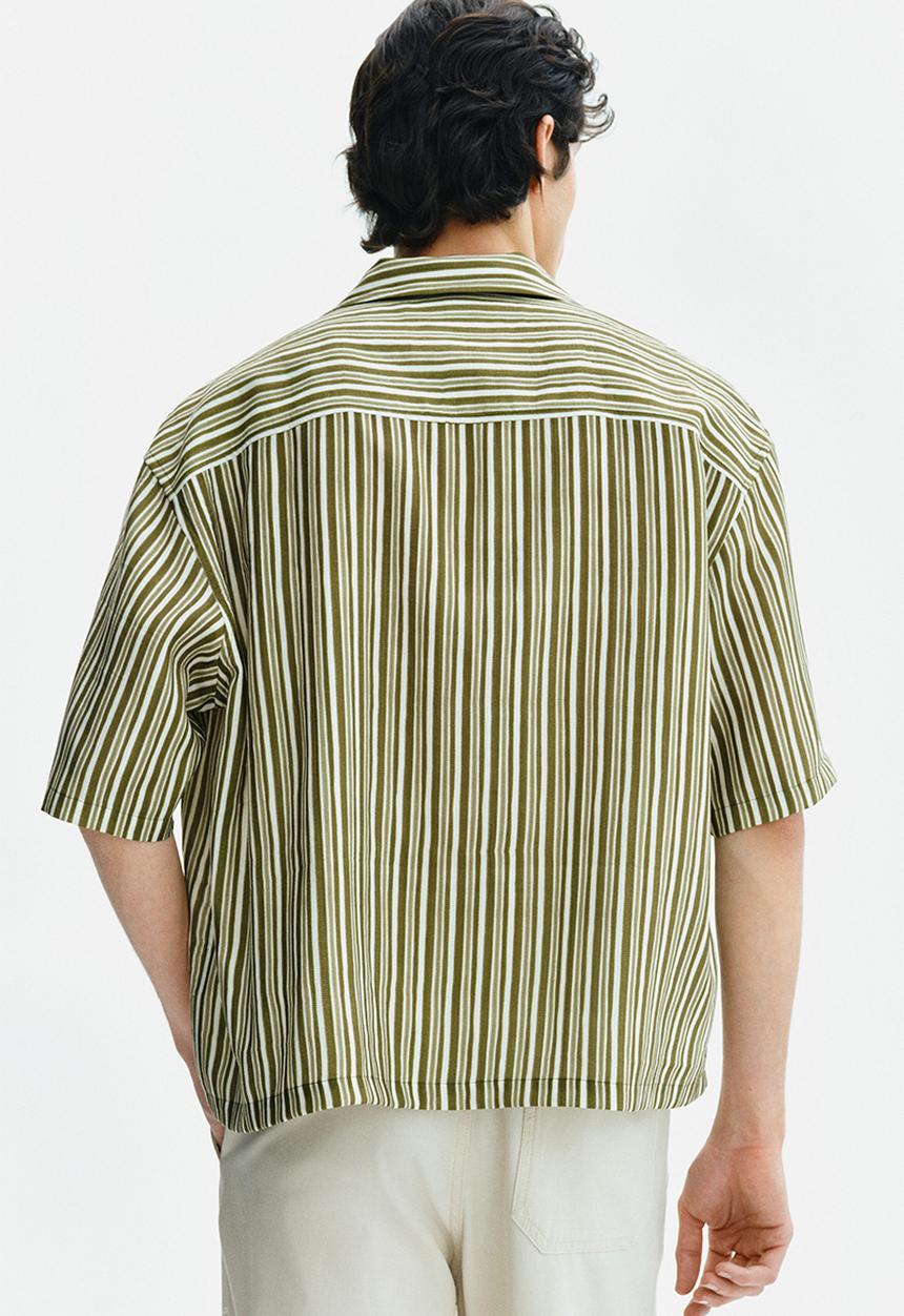 H&M - Relaxed fit resort shirt - dark khaki green/striped
