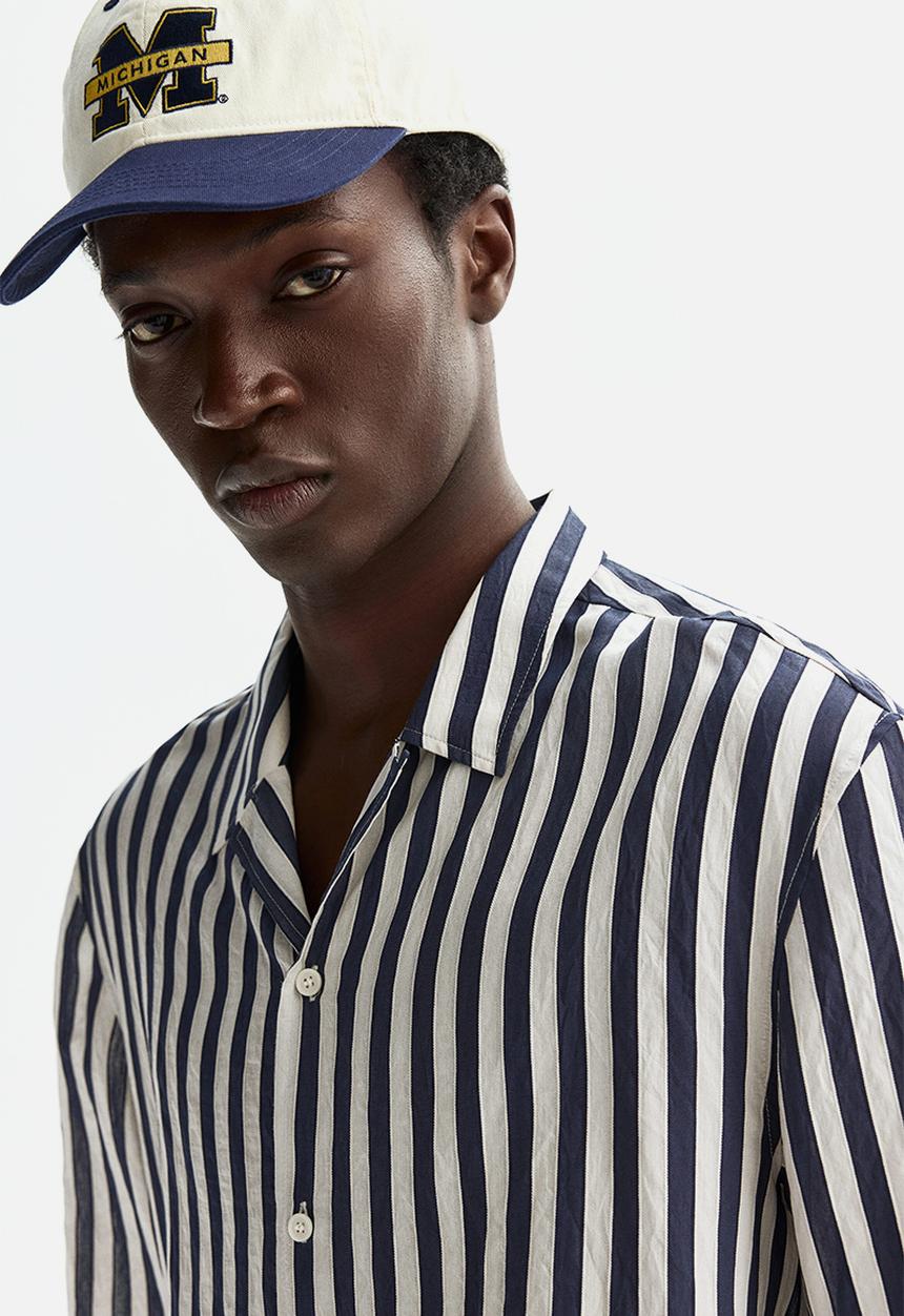 H&M - Relaxed fit resort shirt - navy blue/striped