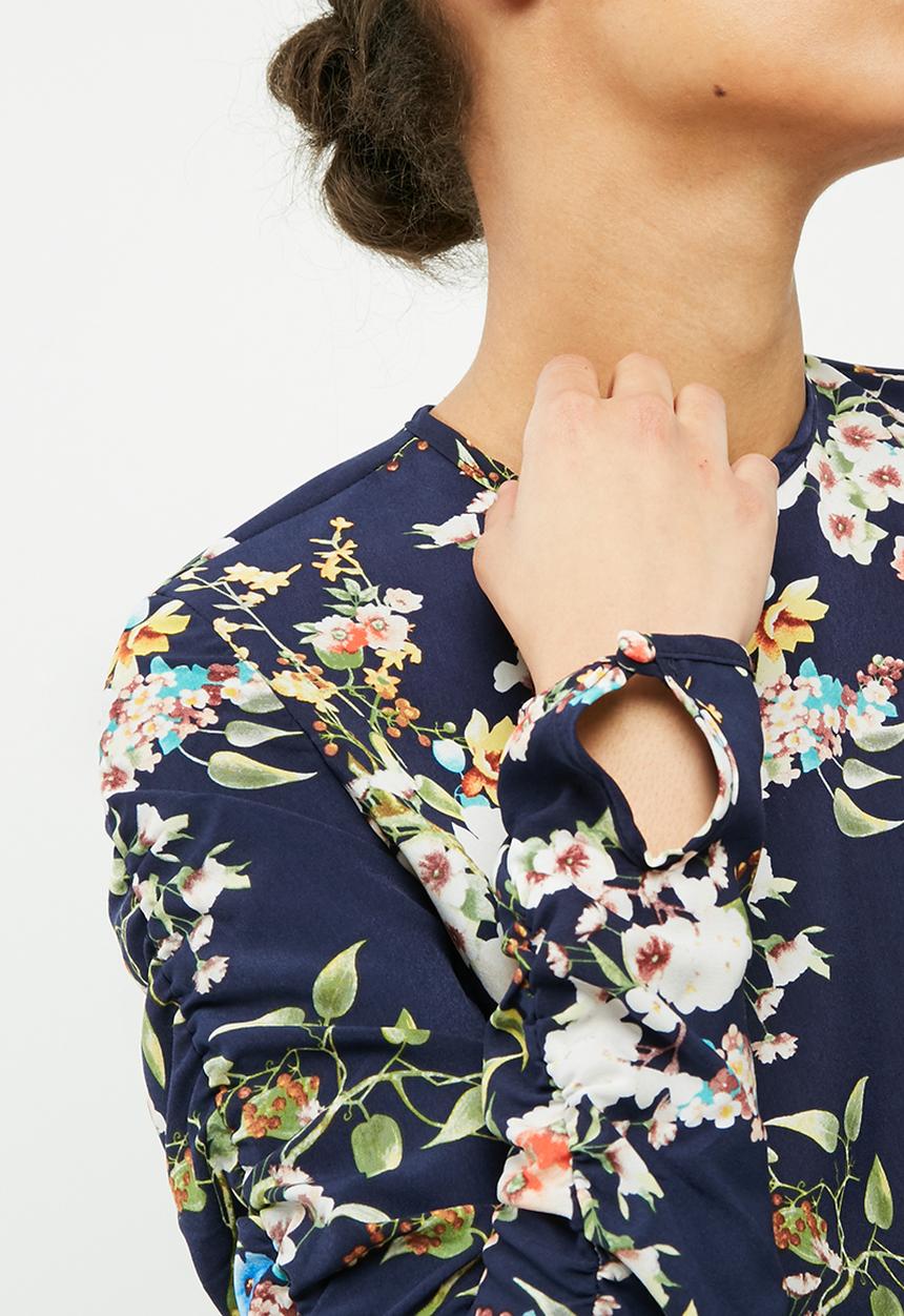 dailyfriday - Ruched sleeve blouse