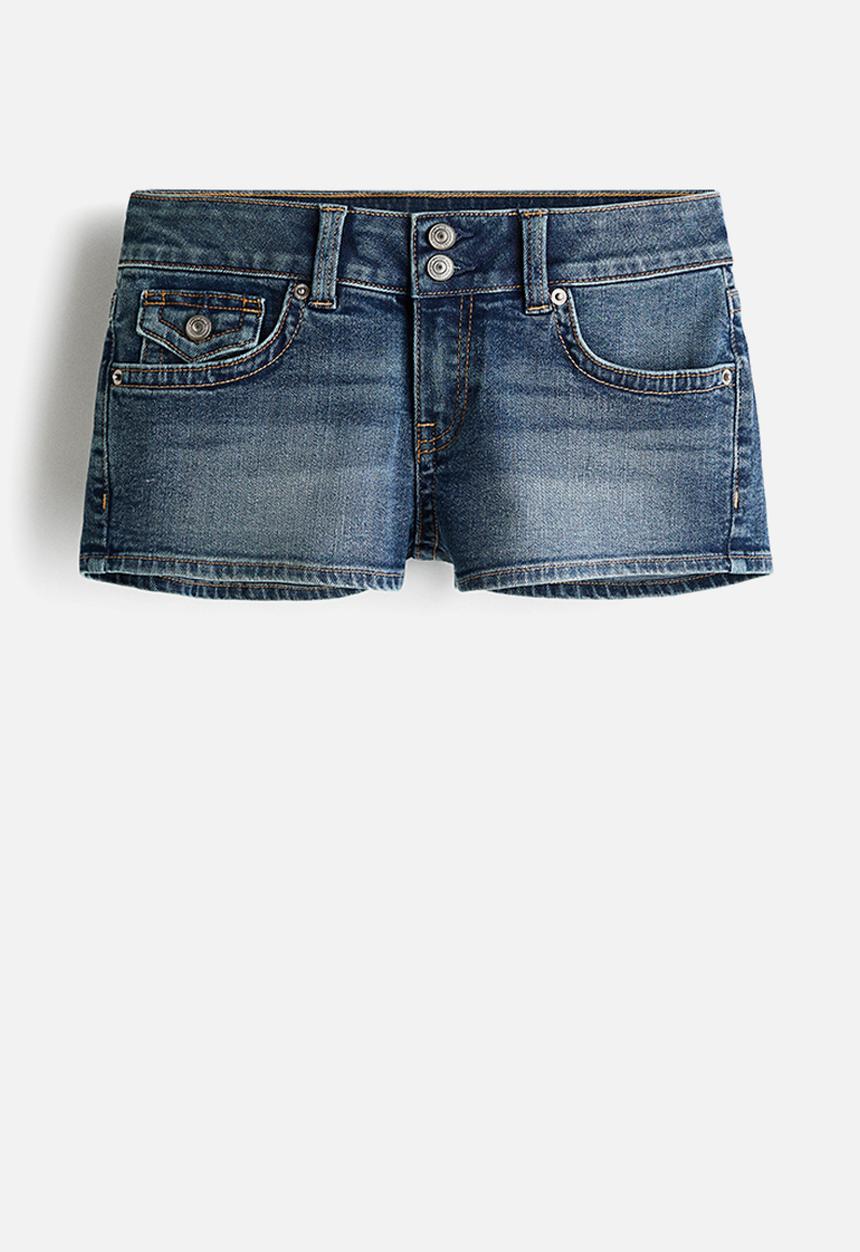 H&M - Low-waisted mini denim shorts - denim blue