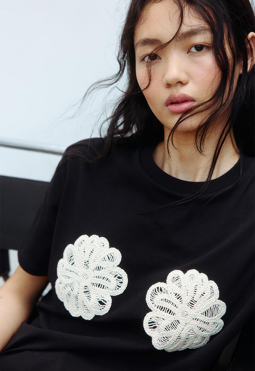 H&M - Appliquéd t-shirt - black/flowers
