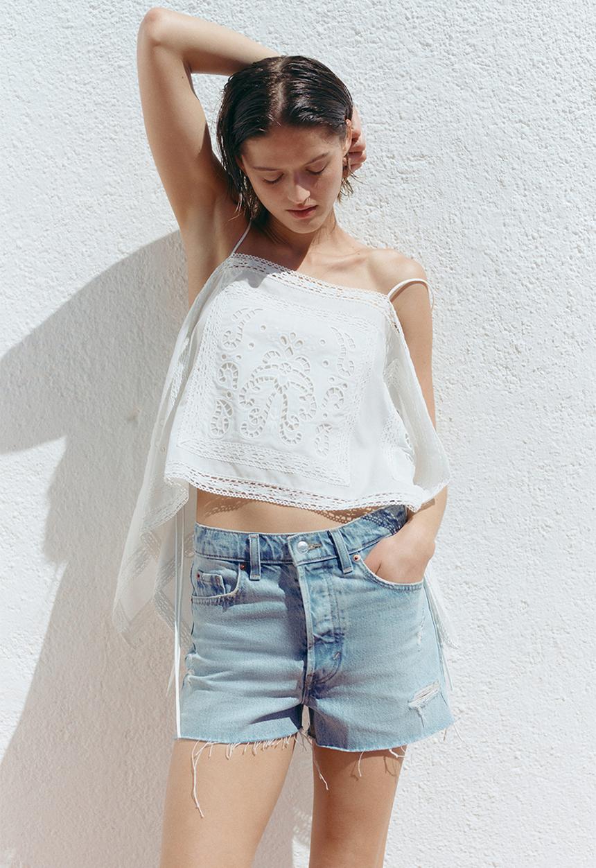 H&M - Raw-edge denim shorts - light denim blue
