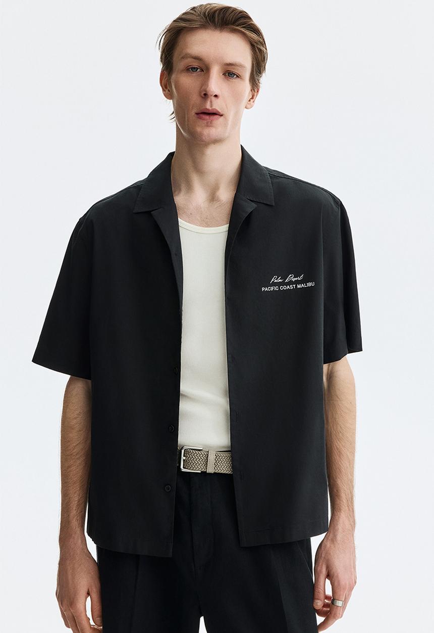 H&M - Relaxed fit printed resort shirt - black/palm desert