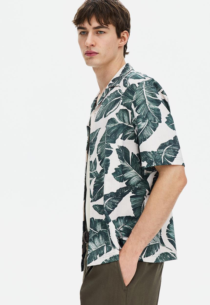 H&M - Regular fit resort shirt - white/plants