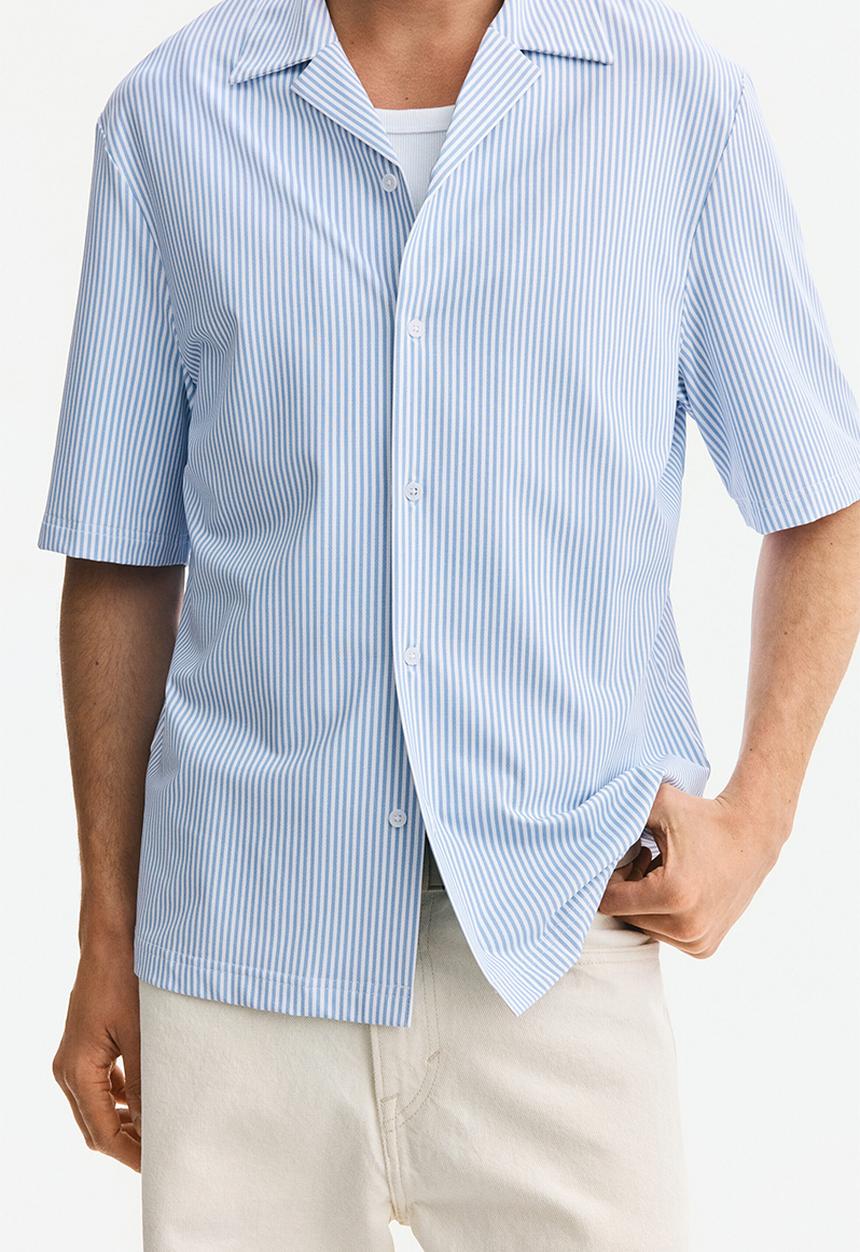 H&M - Regular fit resort shirt - light blue/striped