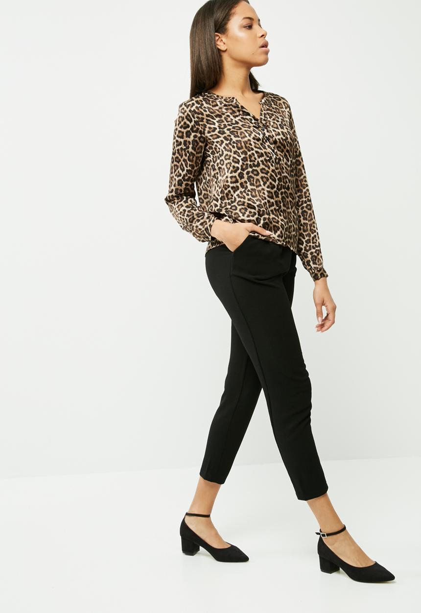 Vero Moda - Leoana V-neck shirt