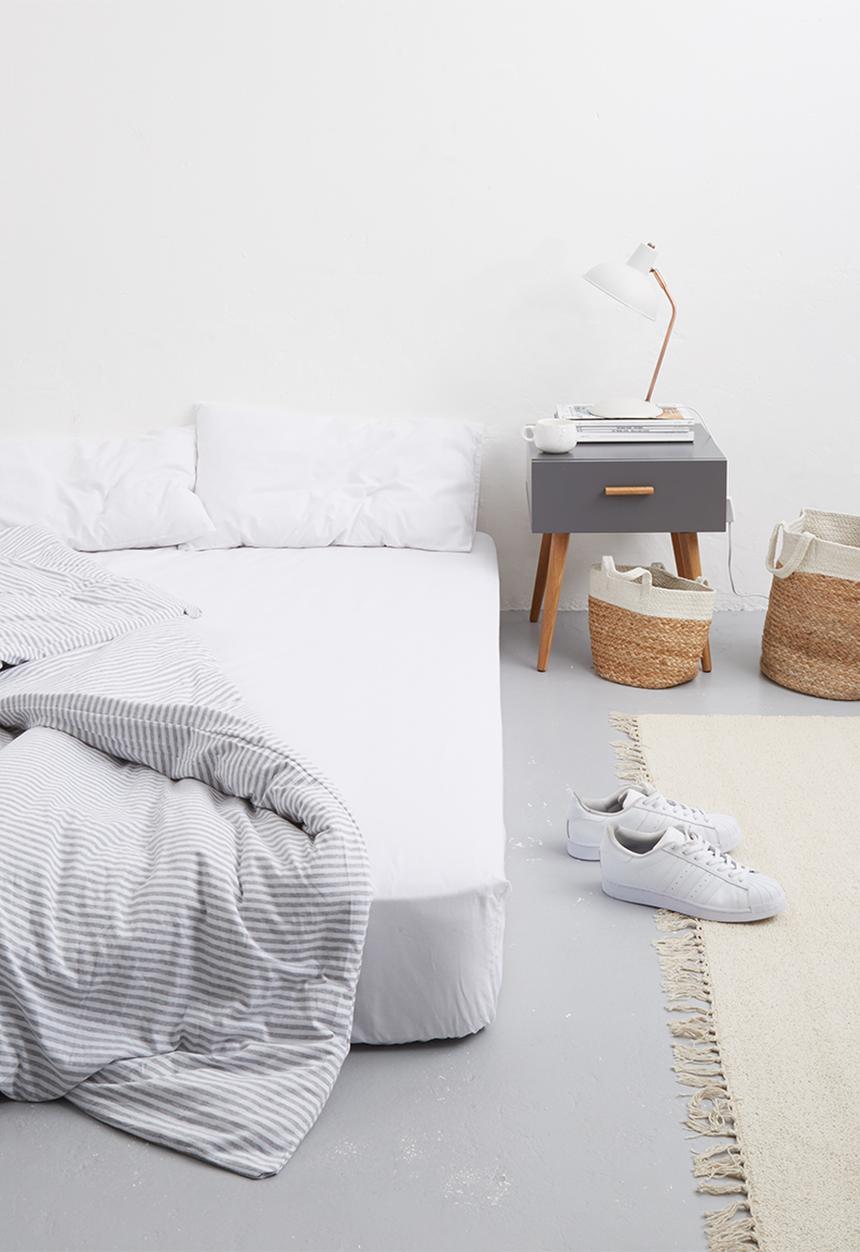 Sixth Floor - Polycotton fitted sheet - white