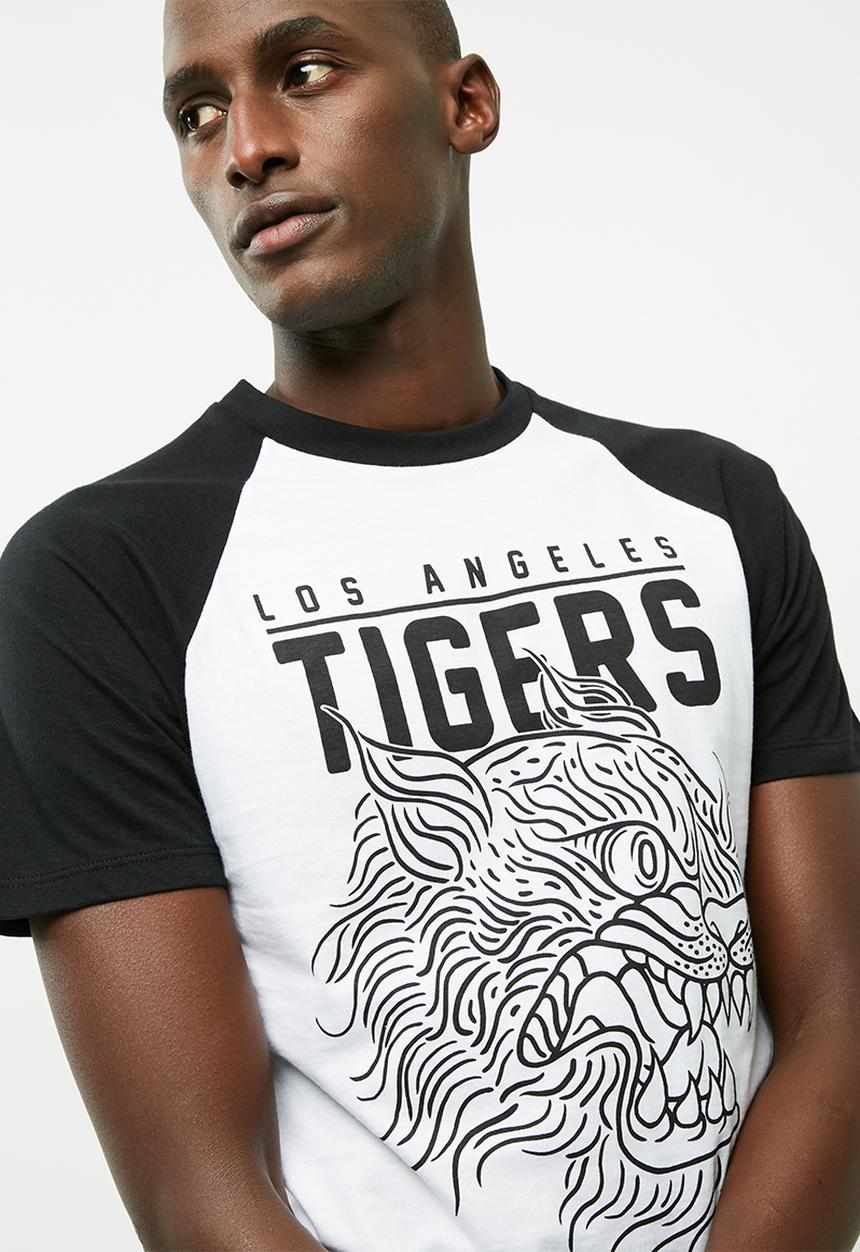 basicthread - Graphic slim raglan tee