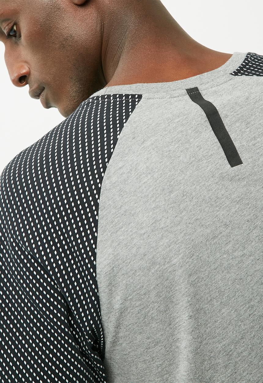 Nike - Reflective raglan tee