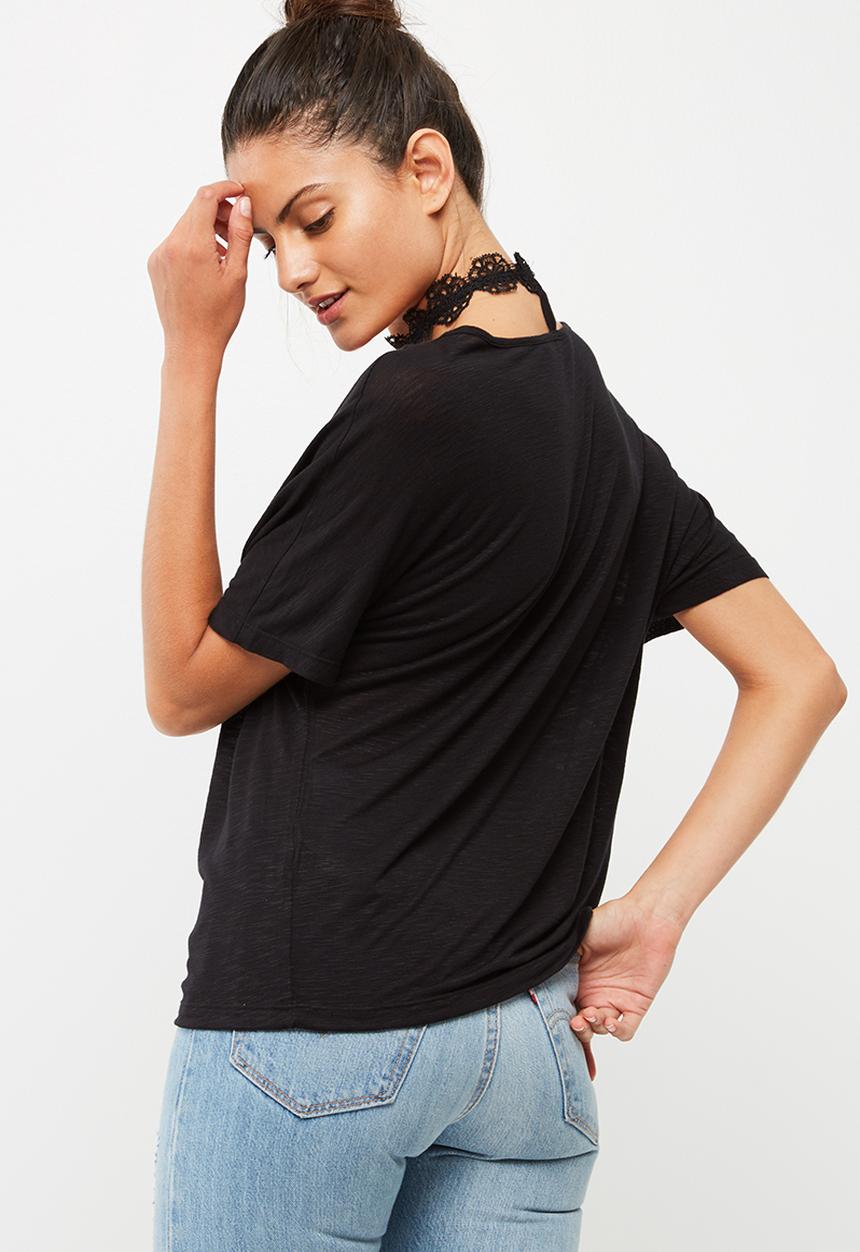 Vero Moda - Rosie tee with lace choker