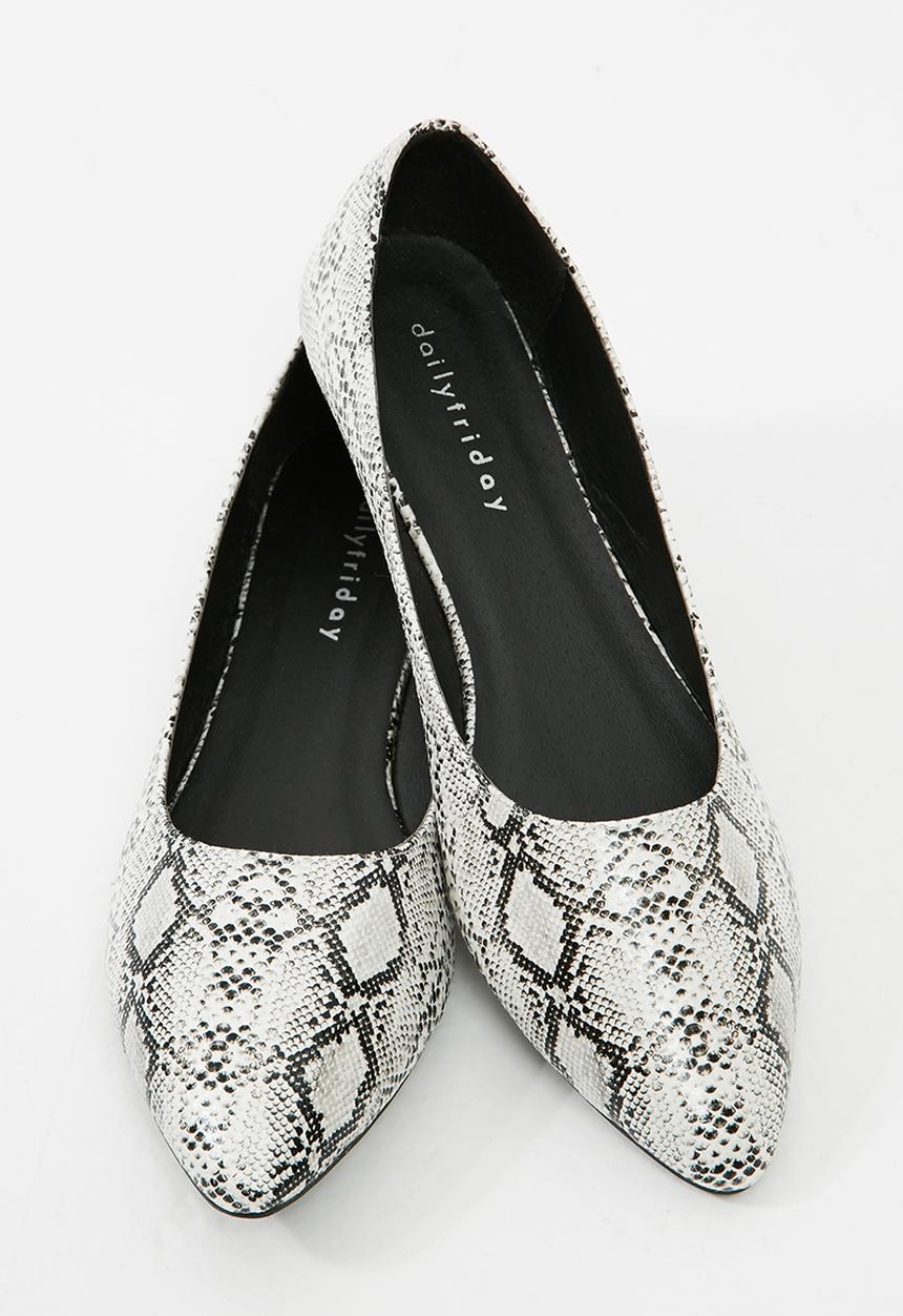 dailyfriday - Pointy toe pumps