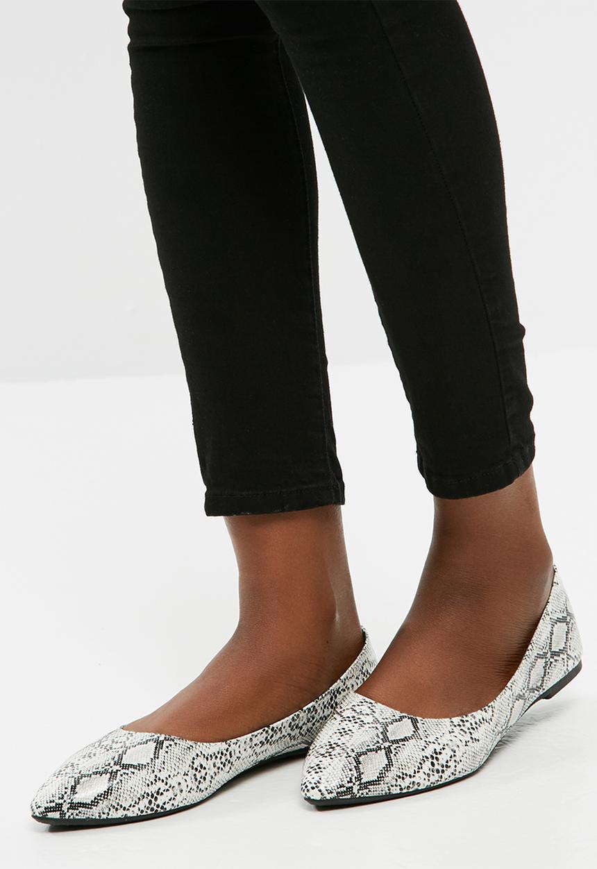 dailyfriday - Pointy toe pumps