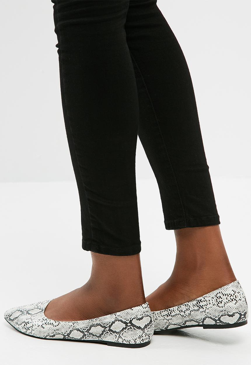 dailyfriday - Pointy toe pumps