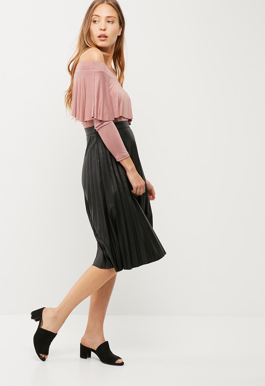 dailyfriday - Off shoulder frilled top