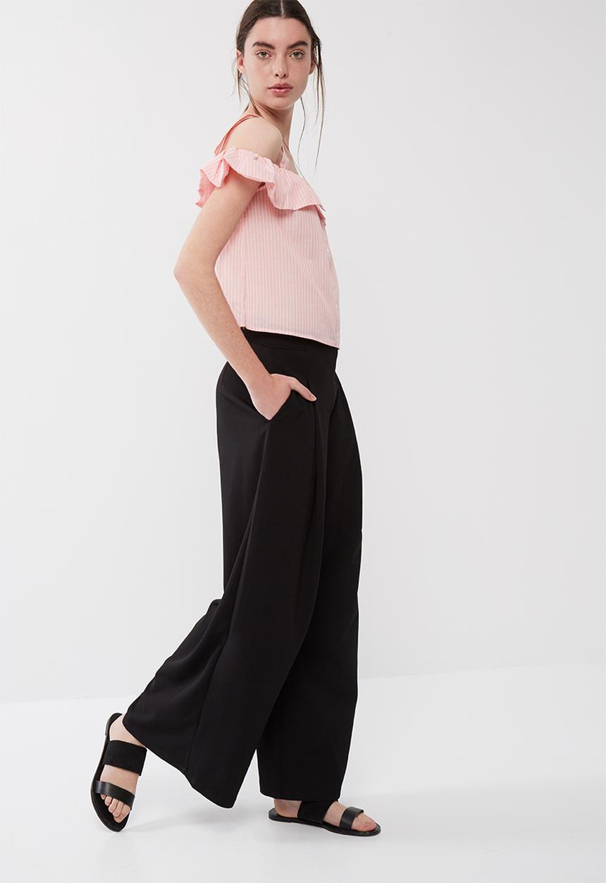 ONLY - Cooks cropped cold shoulder top