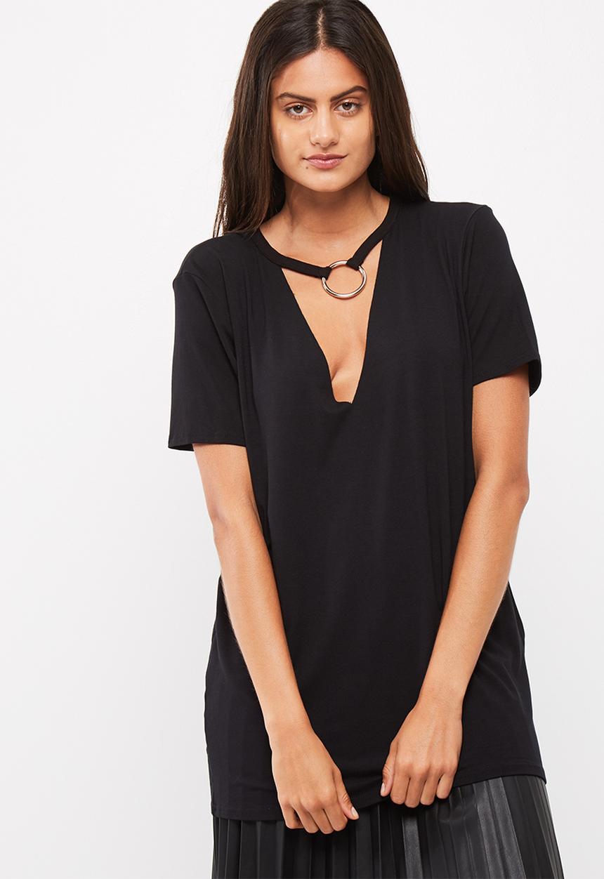Missguided - V-neck ring detail oversized t-shirt 