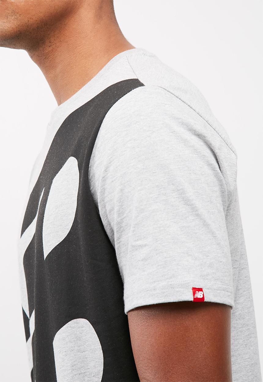 New Balance  - Essentials logo tee