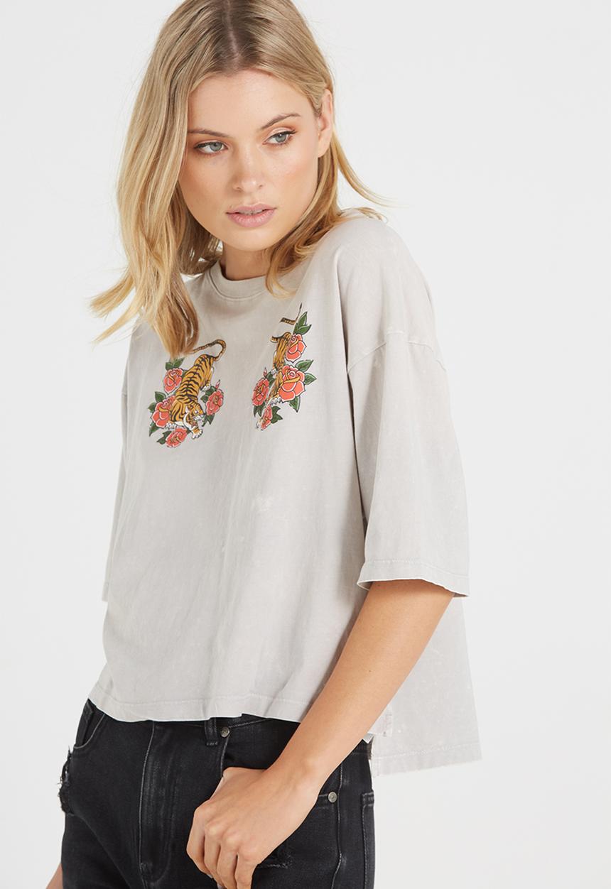 Cotton On - T-bar elbow chop tee