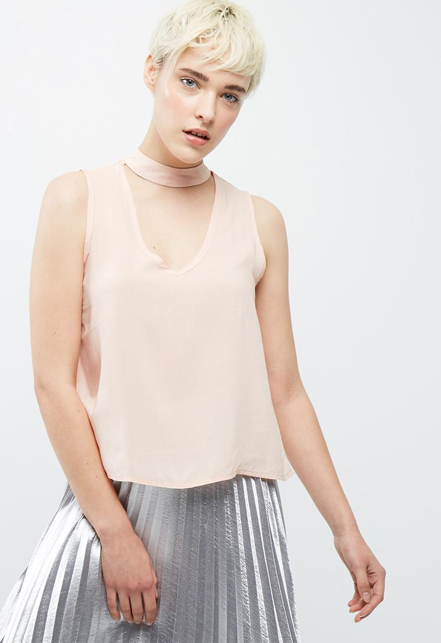 dailyfriday - Sleeveless choker blouse