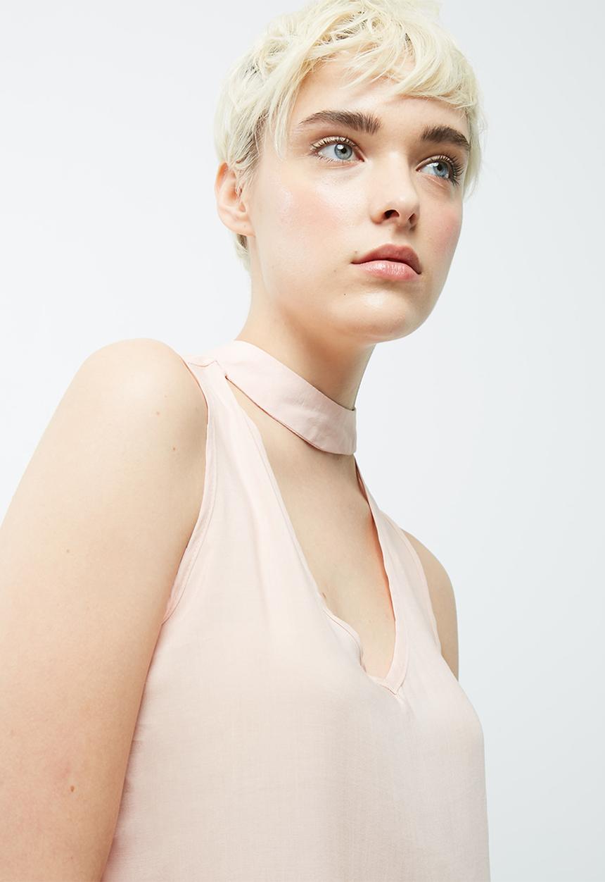 dailyfriday - Sleeveless choker blouse