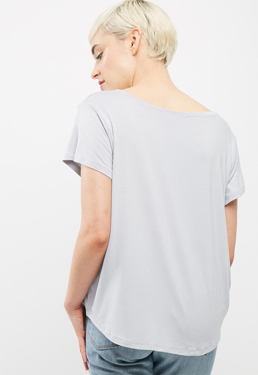 dailyfriday - Scoopneck relaxed tee with turn back cuff