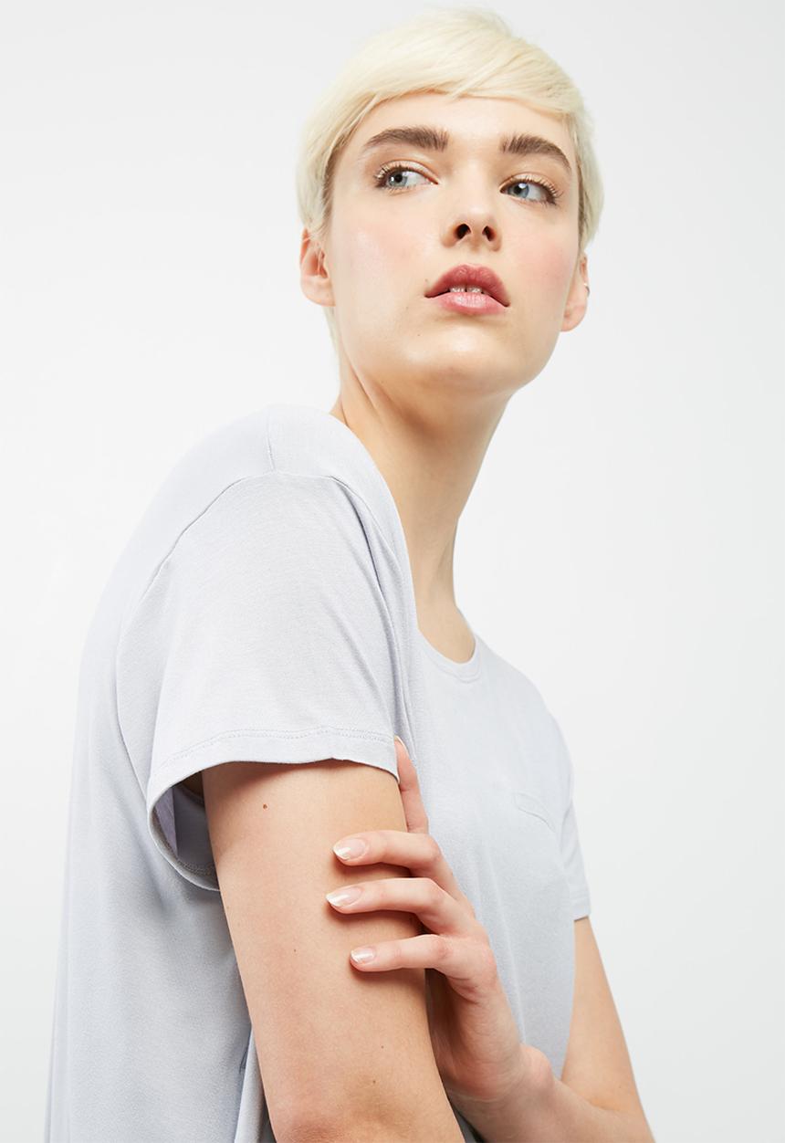 dailyfriday - Scoopneck relaxed tee with turn back cuff