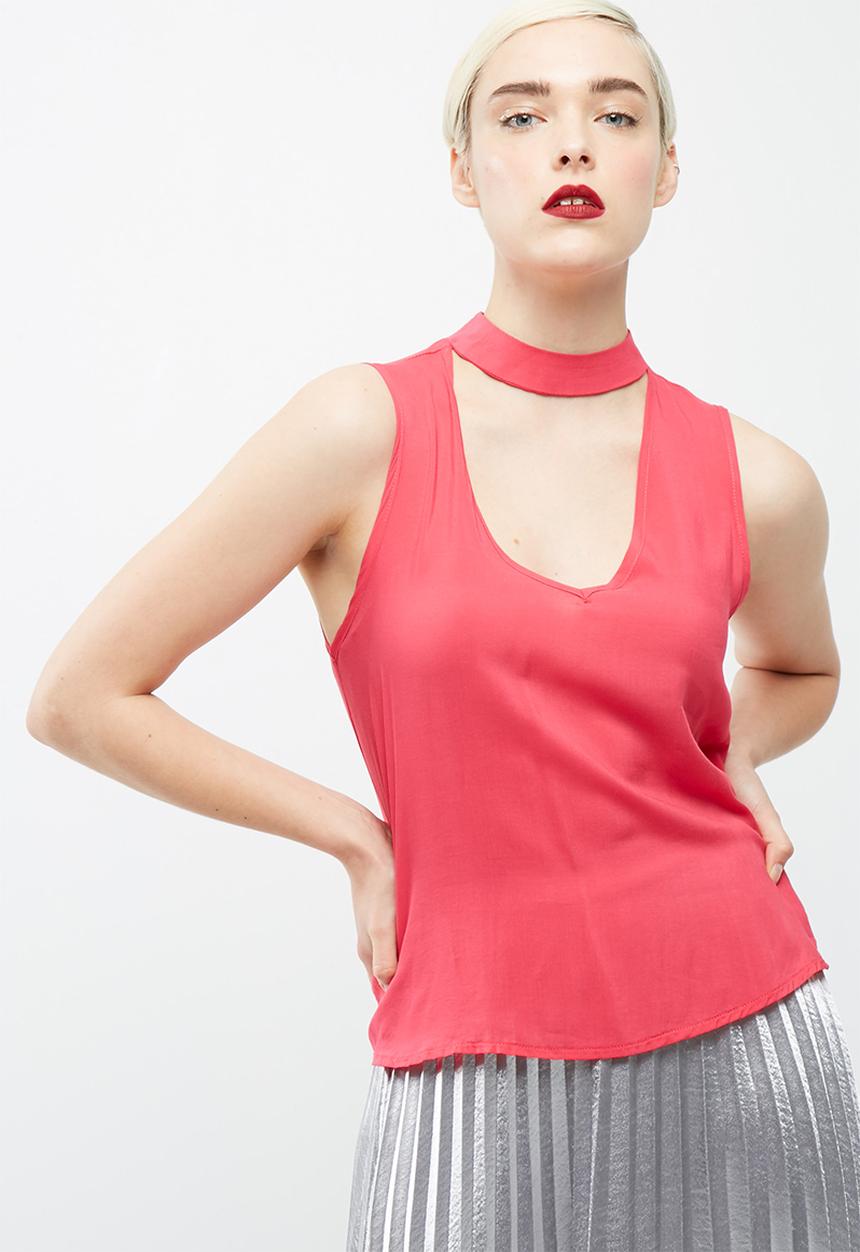 dailyfriday - Sleeveless choker blouse