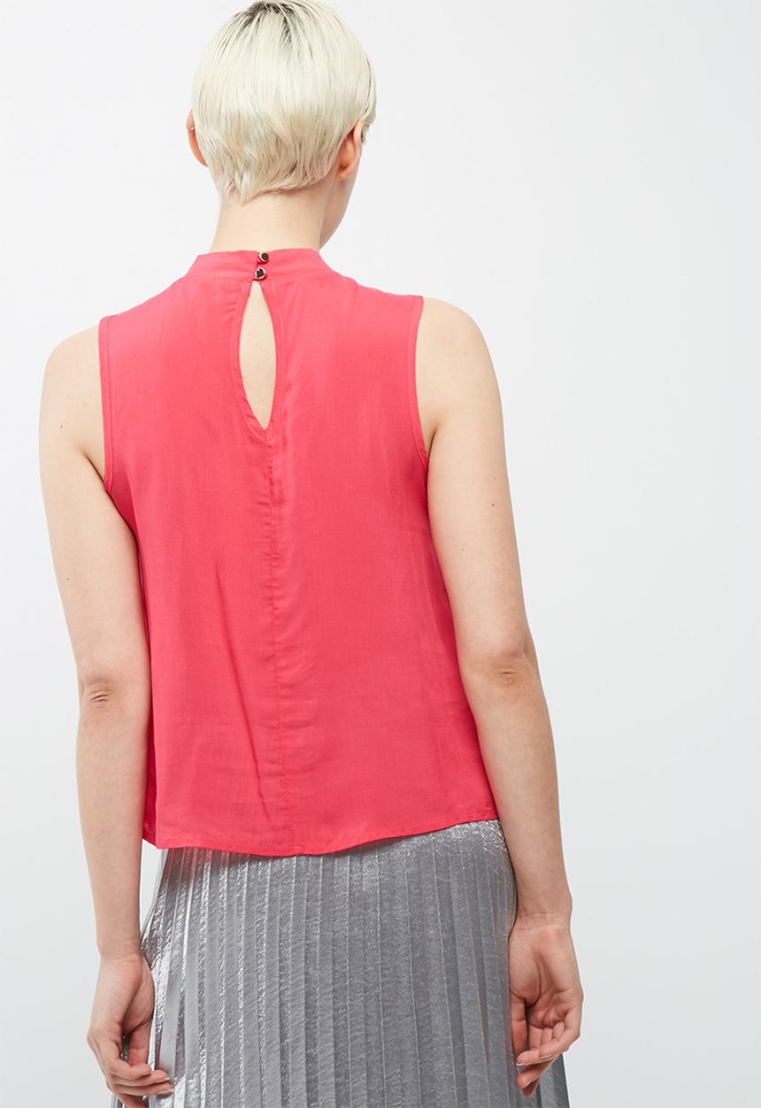dailyfriday - Sleeveless choker blouse
