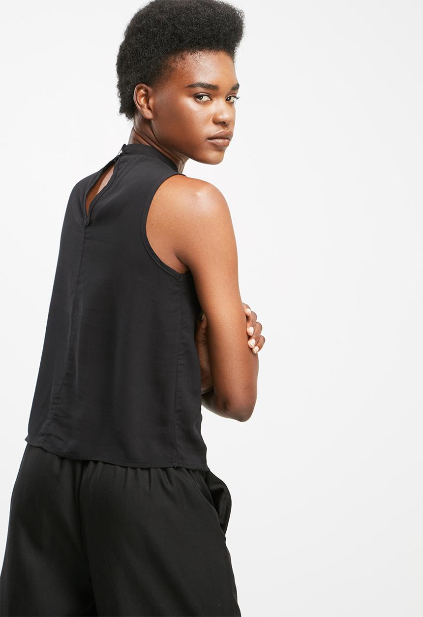 dailyfriday - Sleeveless choker blouse
