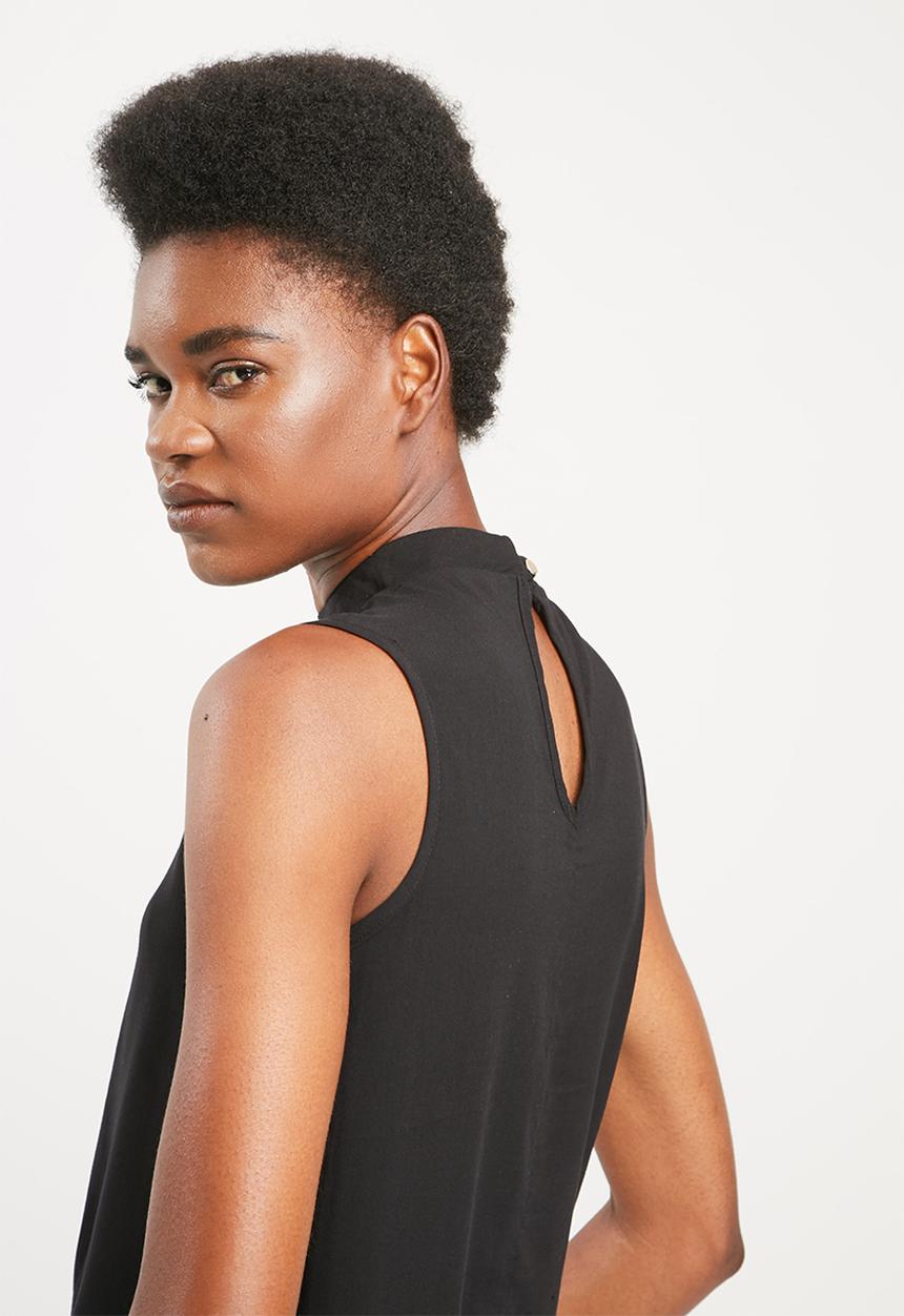 dailyfriday - Sleeveless choker blouse