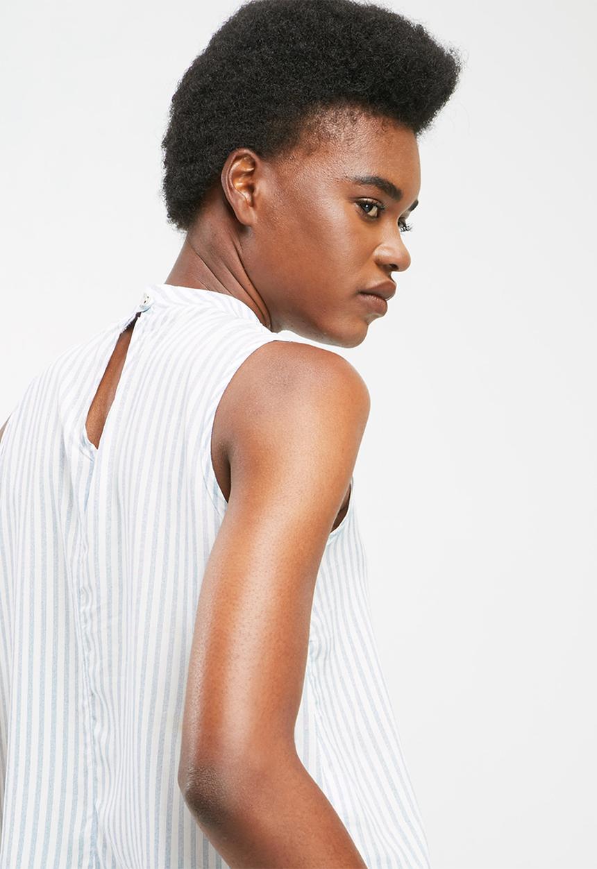 dailyfriday - Sleeveless choker blouse