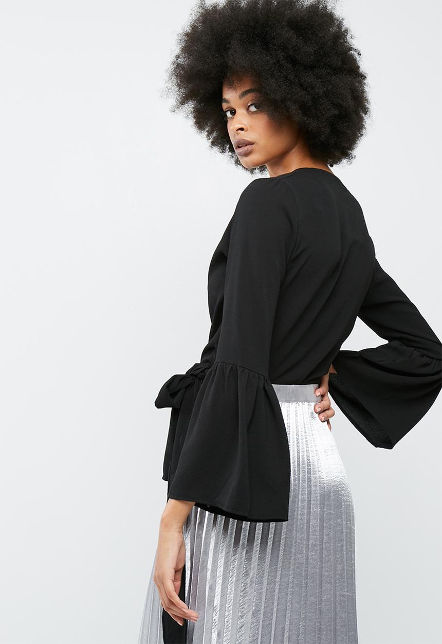 dailyfriday - Bell sleeve wrap top
