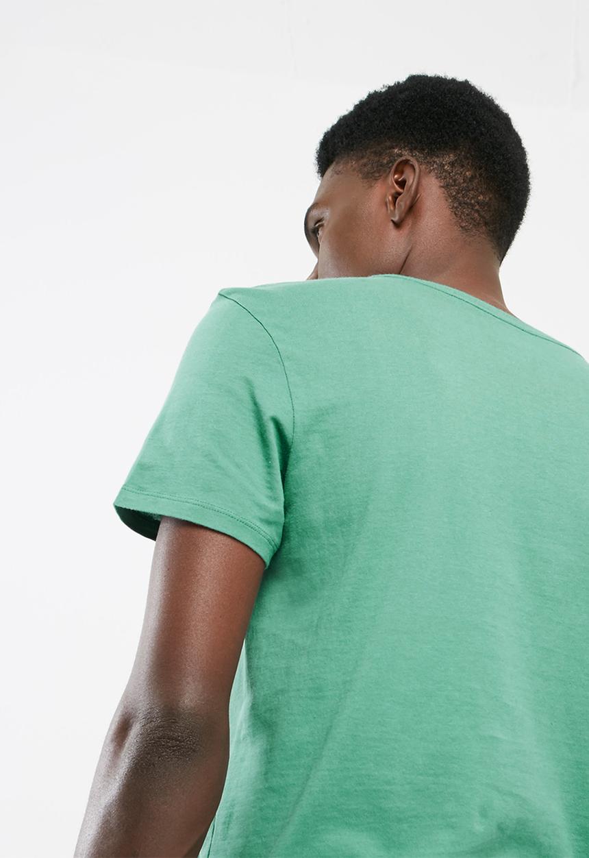 GUESS - BSC city logo crew tee