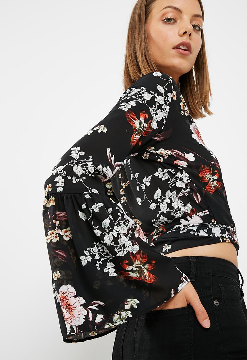 dailyfriday - Bell sleeve wrap top