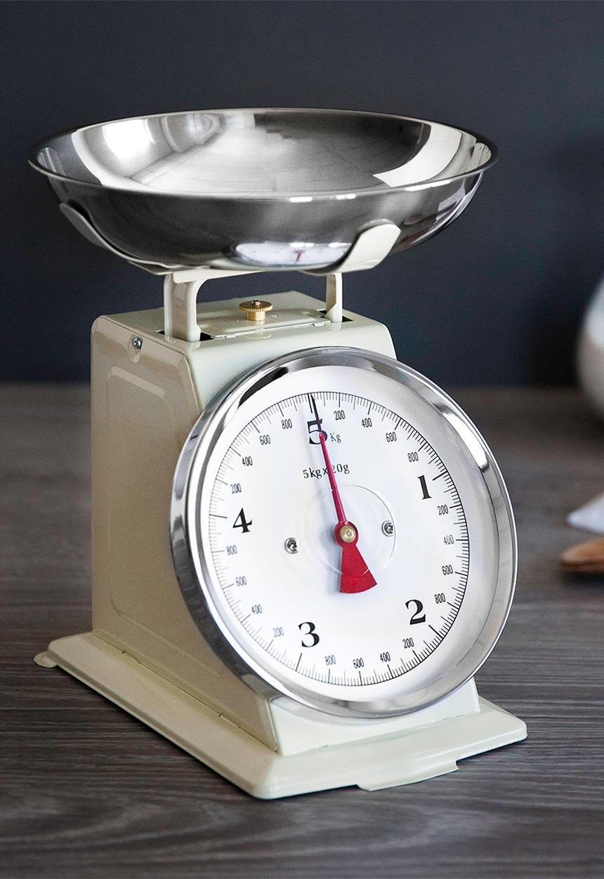 Vintage scale - cream