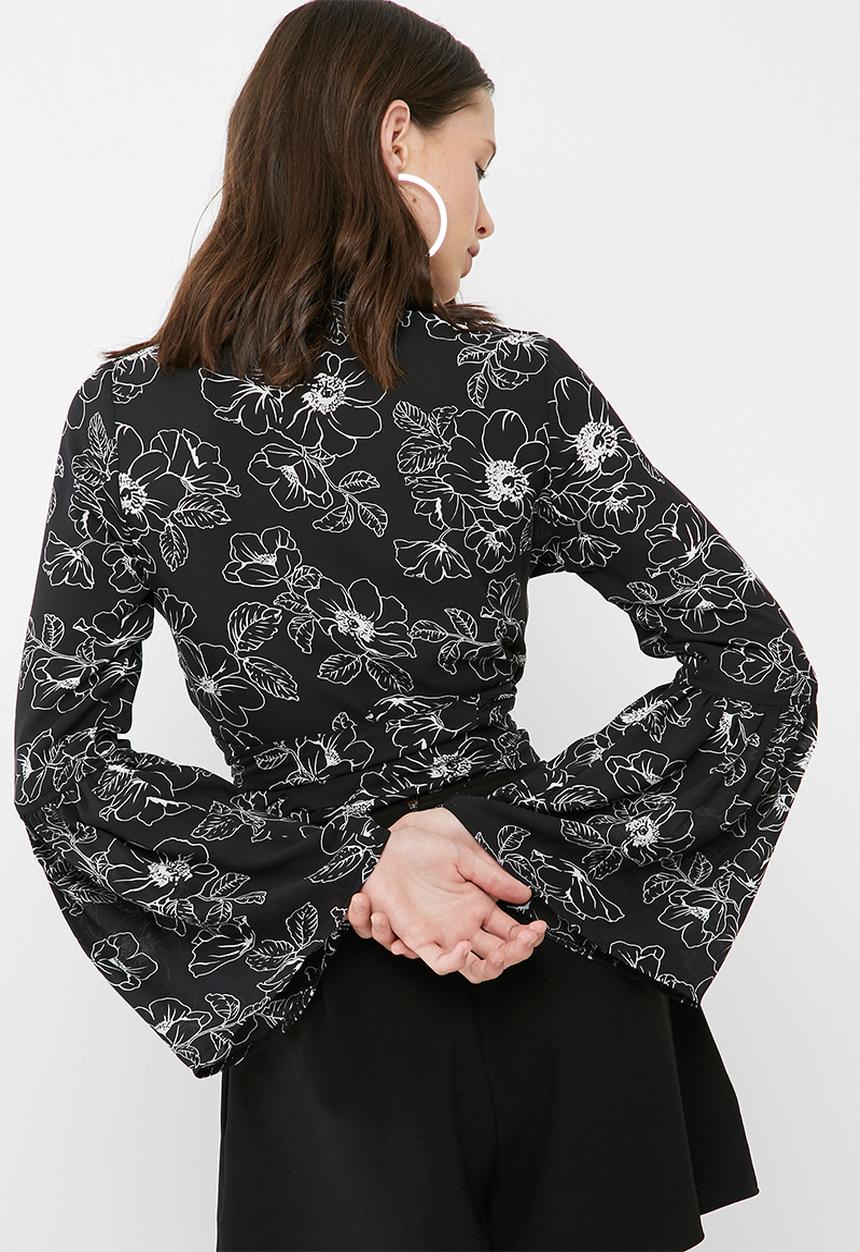 dailyfriday - Bell sleeve wrap top