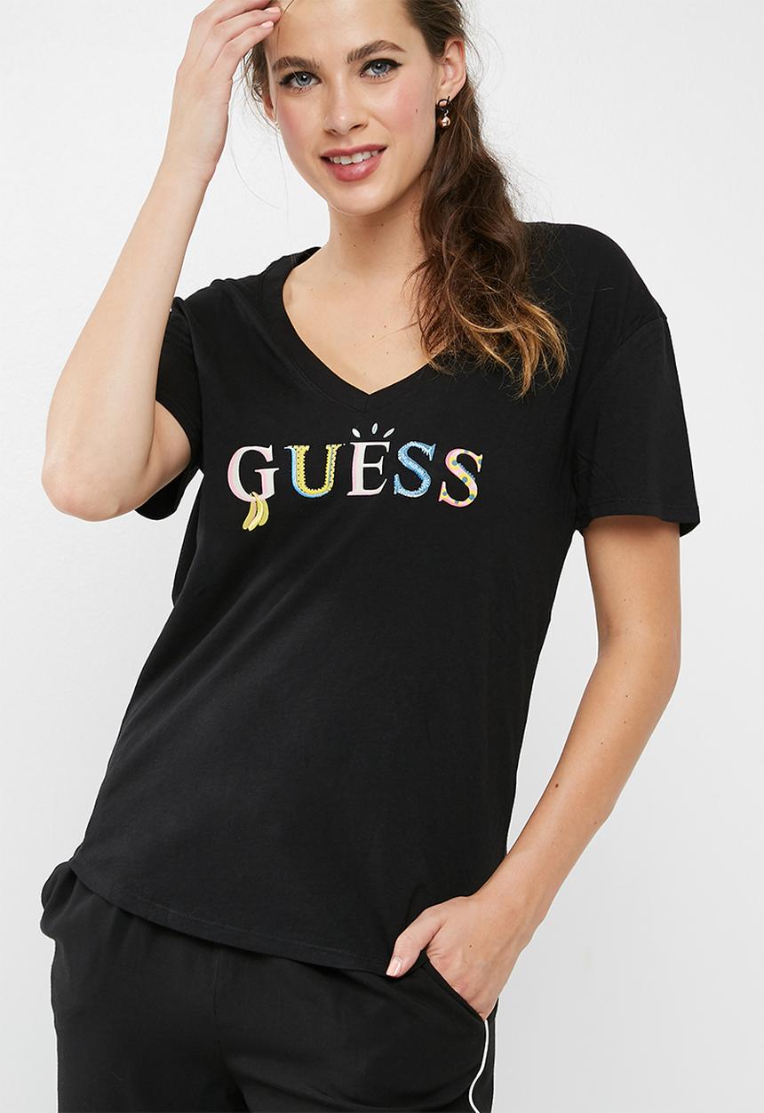 GUESS - Cheeky boyfriend V-neck tee